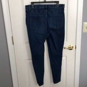 Talbots High Waist Jegging Ankle. Great jean and in fabulous condition.